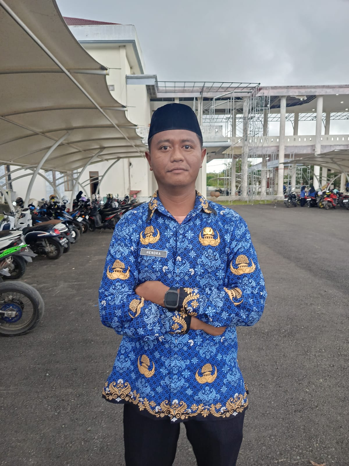 Hendra M Nur Hs.SH